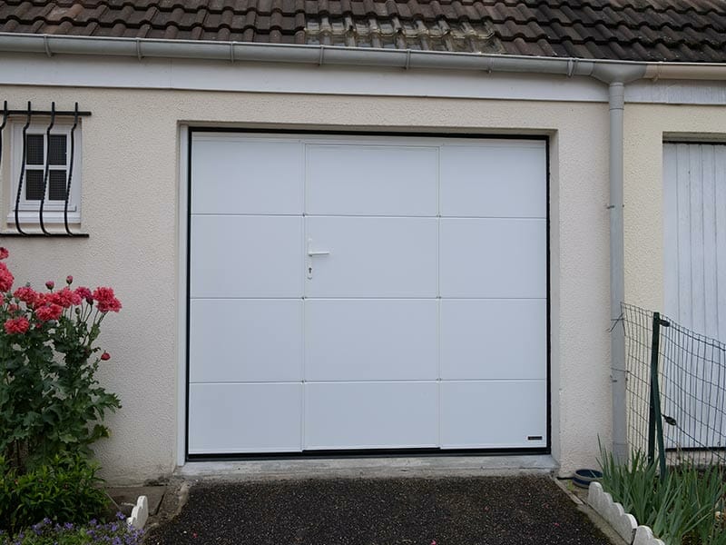 Pose porte de garage aluminium aludoor à Fontenay le Vicomte