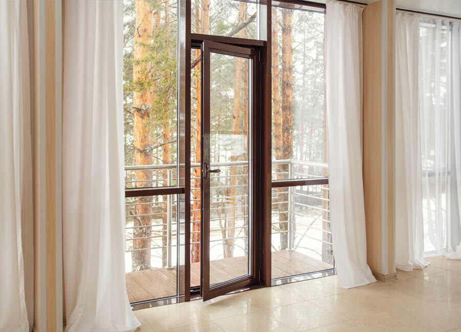 porte-fenêtre alu marron