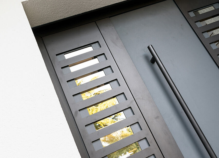 détail d'une porte aluminium OuvertureS Luma