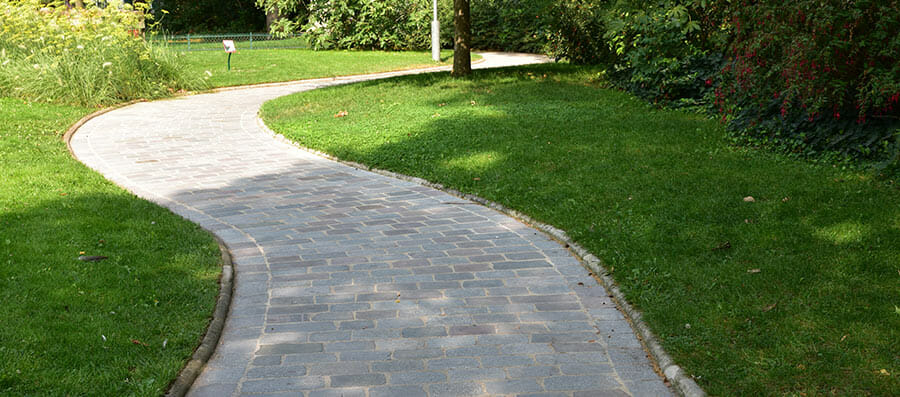 allee-de-jardin-pavee