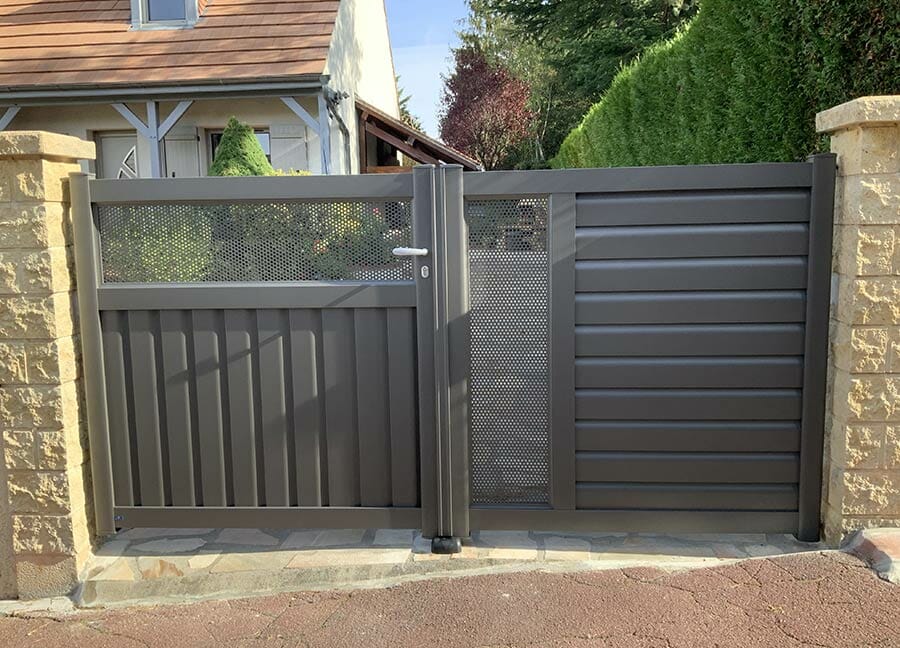 Portail battant en aluminium posé à Baulne (91)