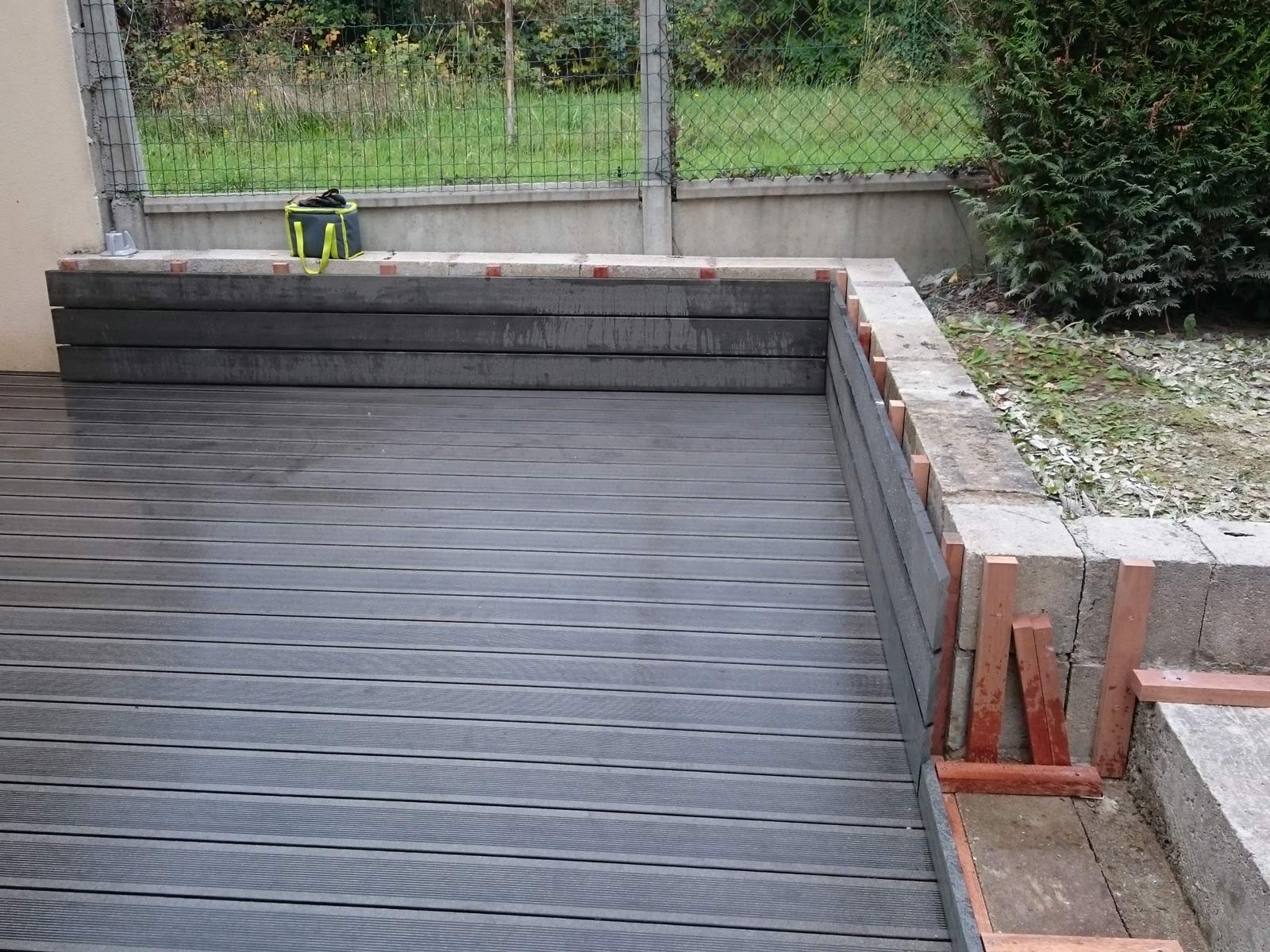 Pose d&rsquo;une terrasse en composite à Arpajon en Essonne
