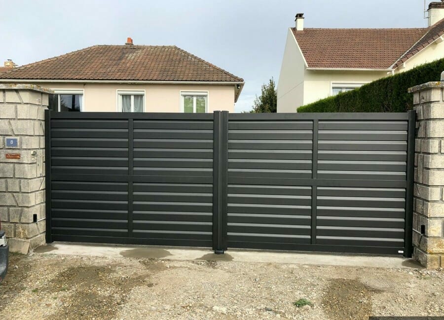 Portail moderne en gris anthracite