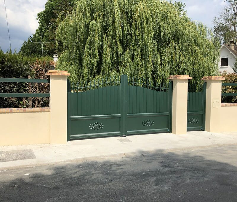 Portail aluminium rétro OuvertureS vert