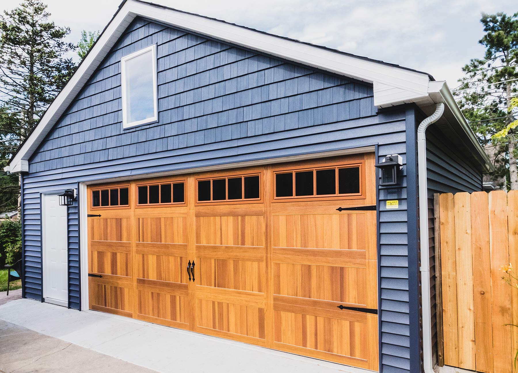 Porte de garage en bois