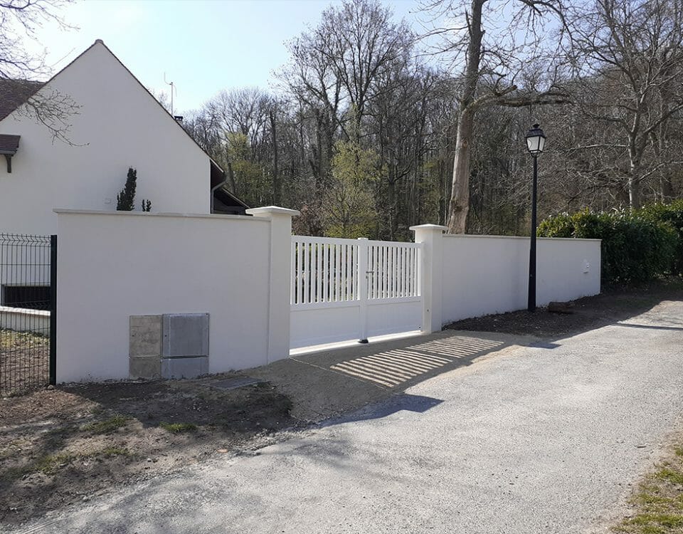 Pose d'un portail alu blanc à Moigny sur Ecole