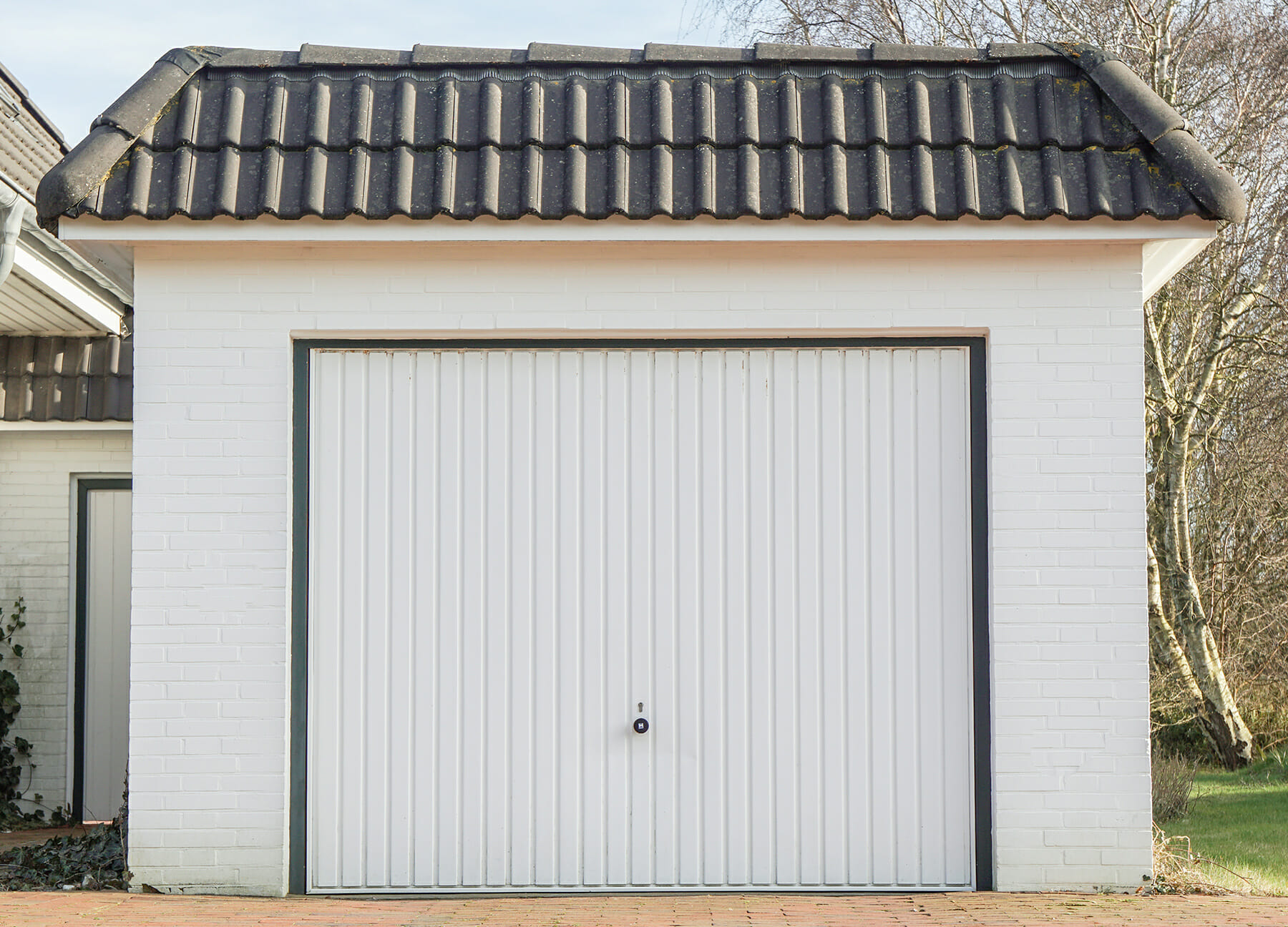 Porte de garage basculante blanche