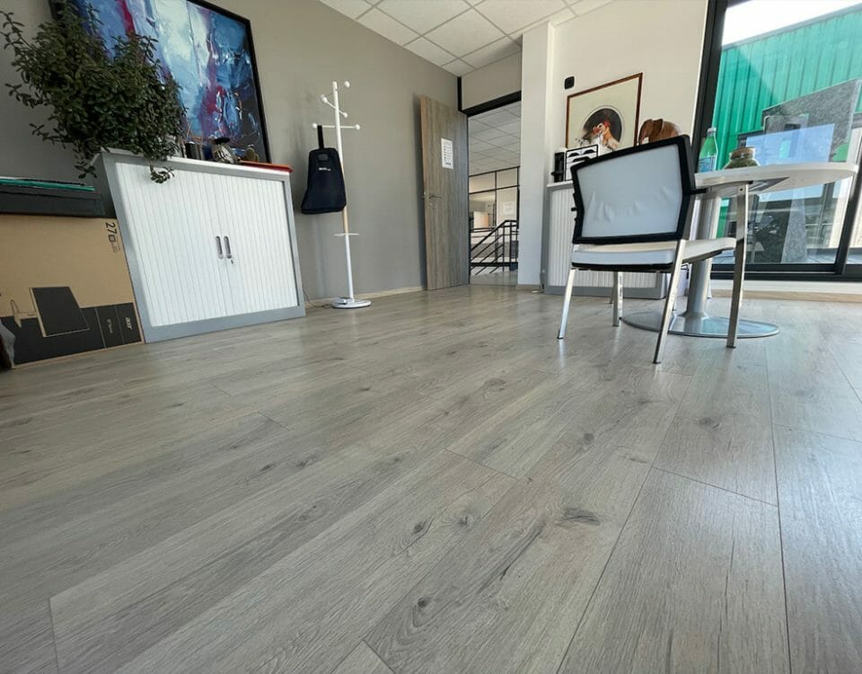 Pose de parquet dans une entreprise à Milly la Forêt