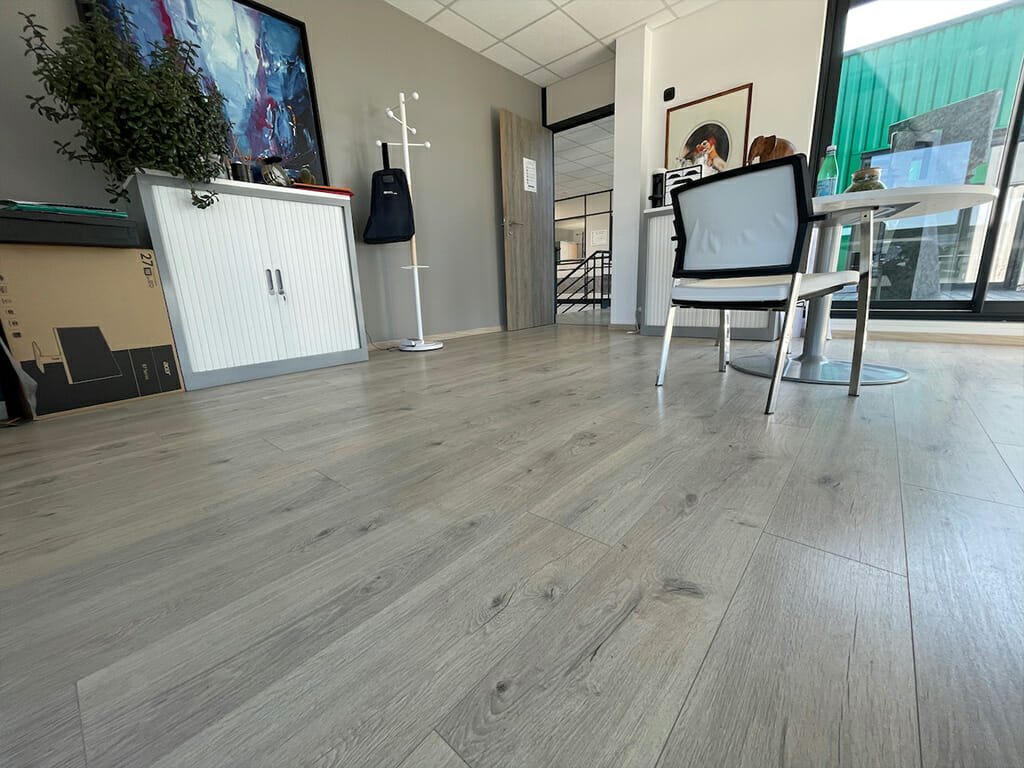 Pose de parquet dans une entreprise à Milly la Forêt