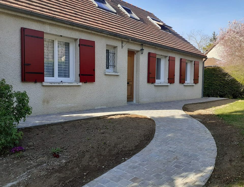 allée extérieure en travertin à Saint-Yon (91650)