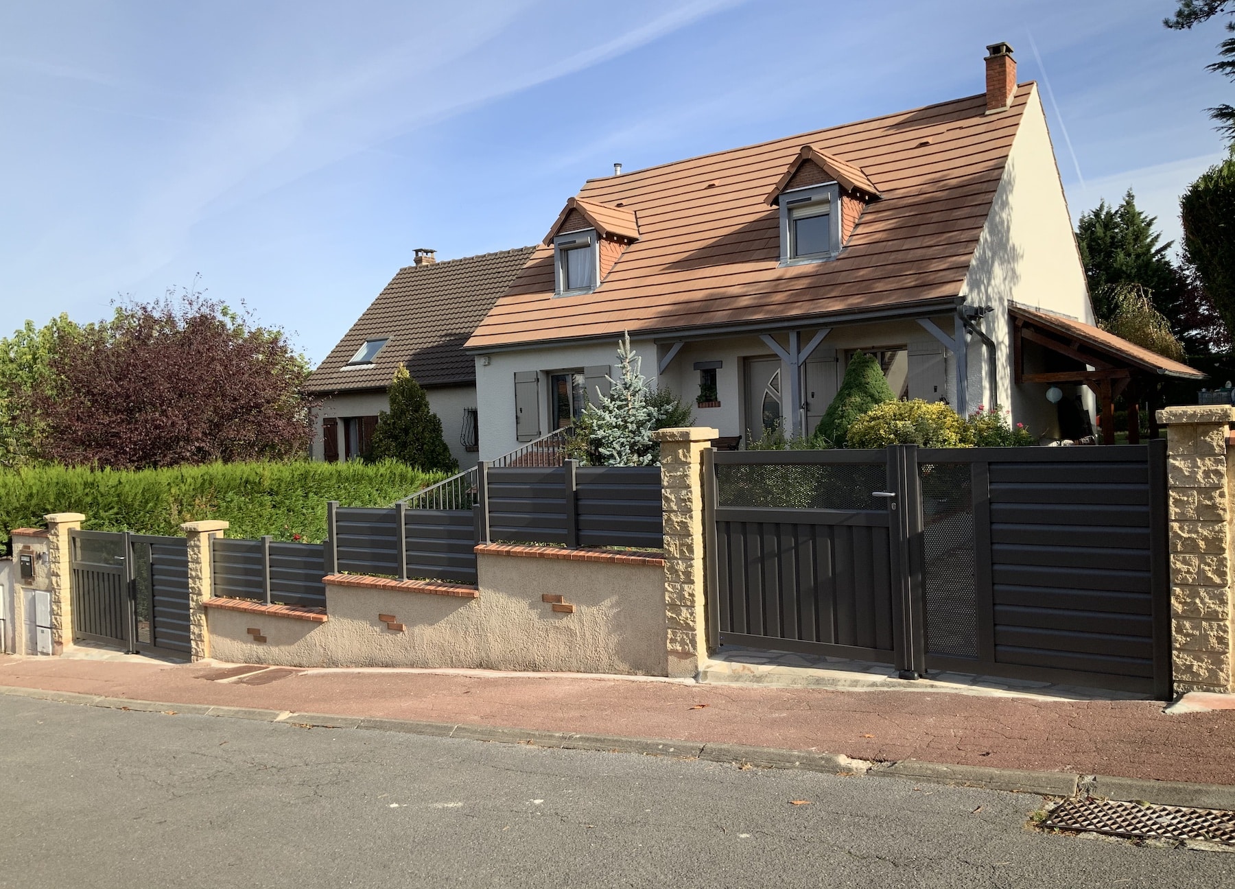 Installation portail aluminium à Baulne