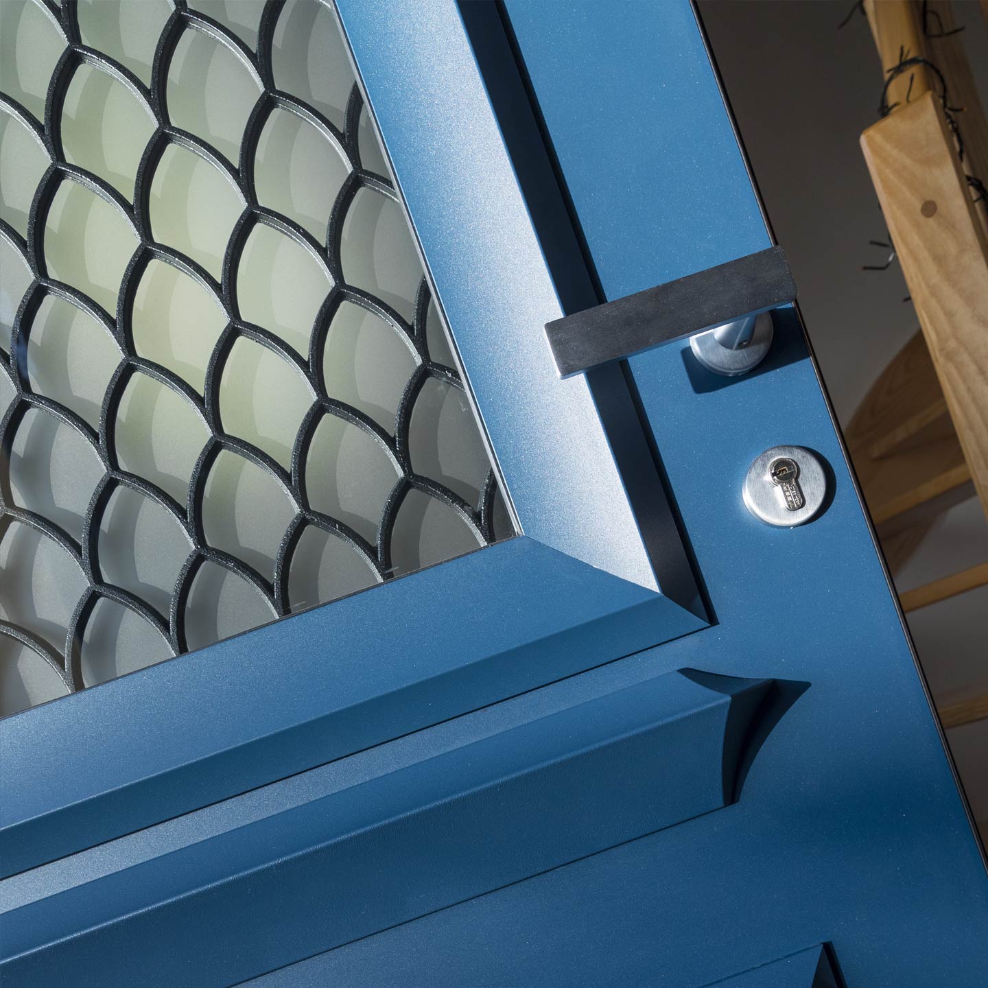 détail d'une porte d'entrée bleue