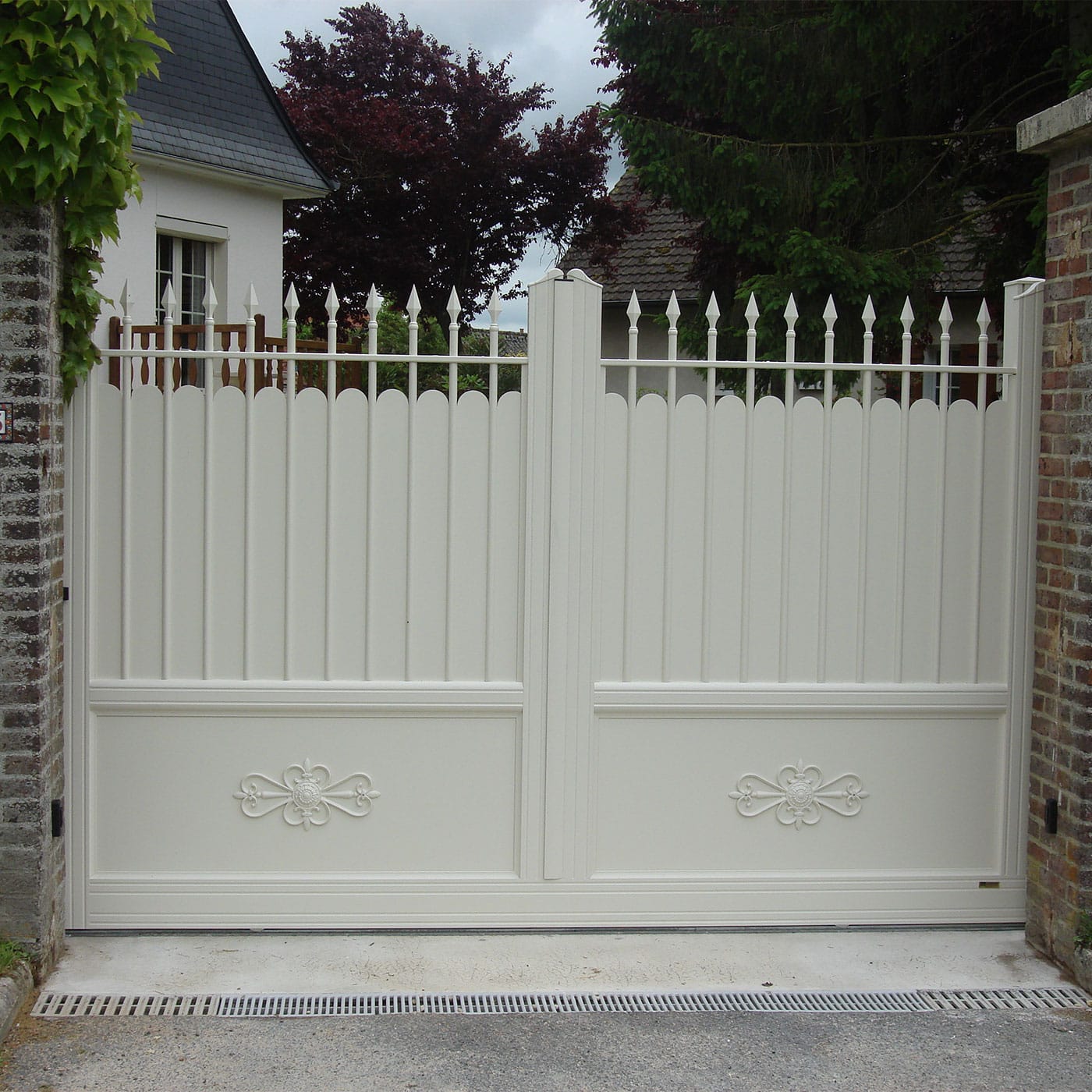 Portail aluminium Rétro de chez OuvertureS
