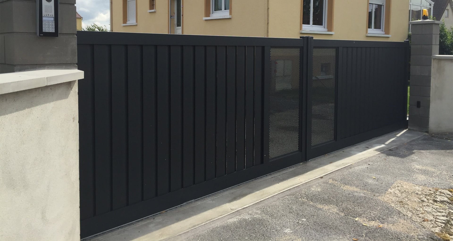 portail aluminium-ouvertureS ombrage