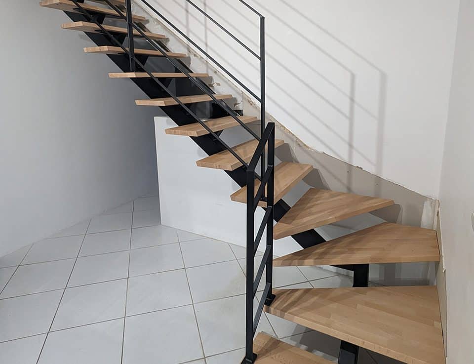 Escalier en acier et bois à Tigery.