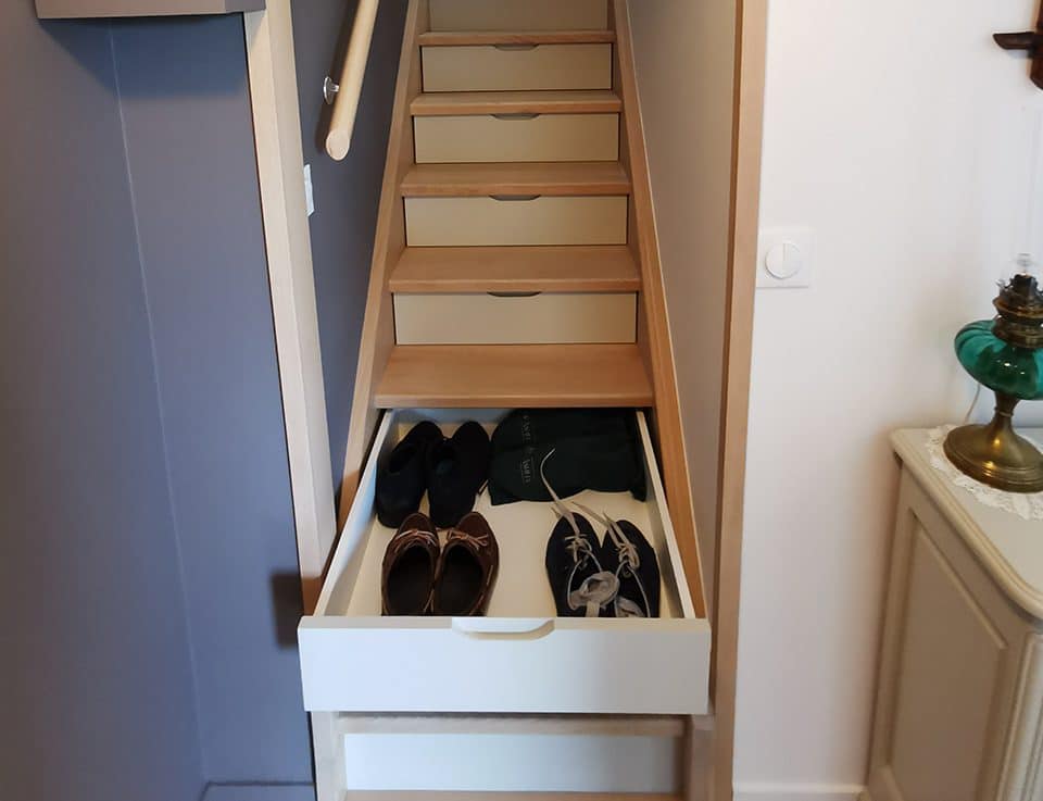 Escalier avec rangement à Every.