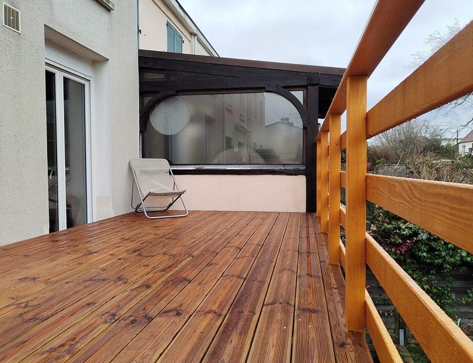Terrasse en bois à Epinay.