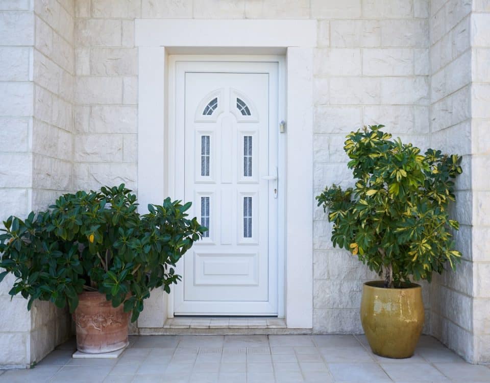 repeindre une porte d'entrée en pvc