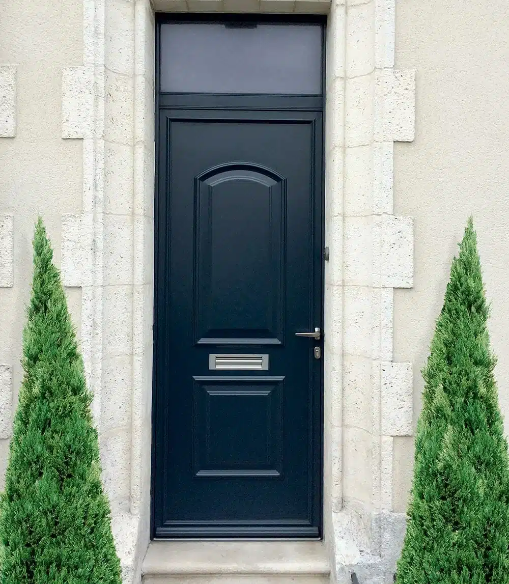 Porte PVC beue foncée en Essonne