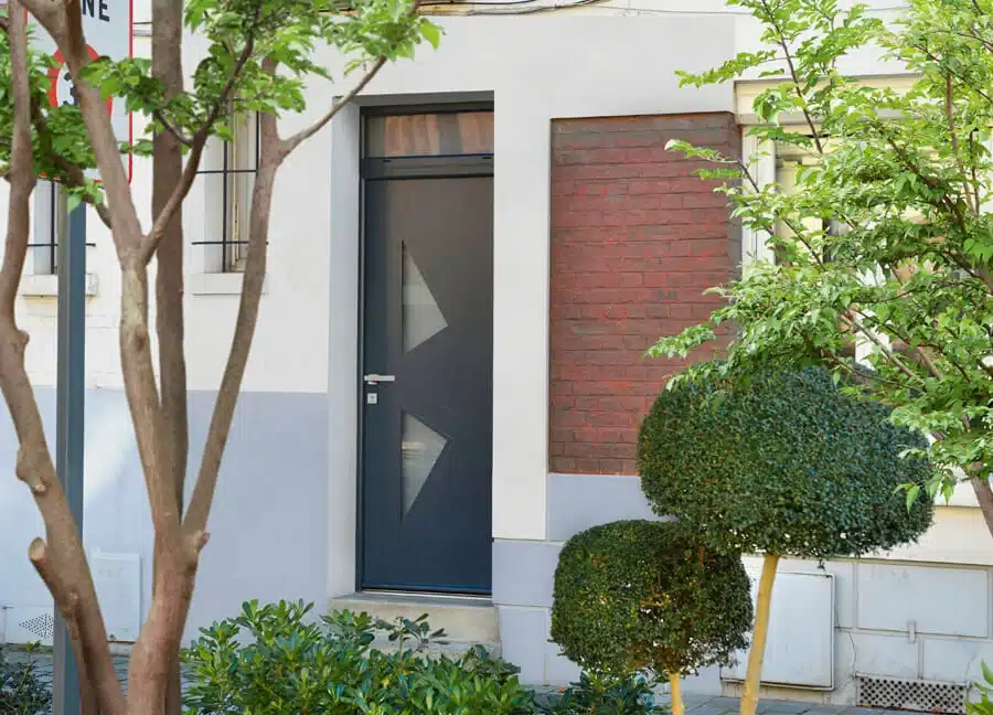 Porte d'entrée PVC géométrique