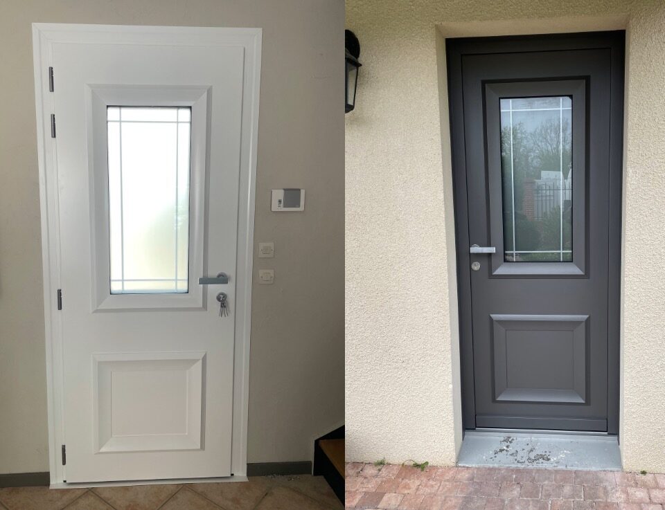 pose d'une porte aluminium OuvertureS grise extérieure et blanche en intérieur