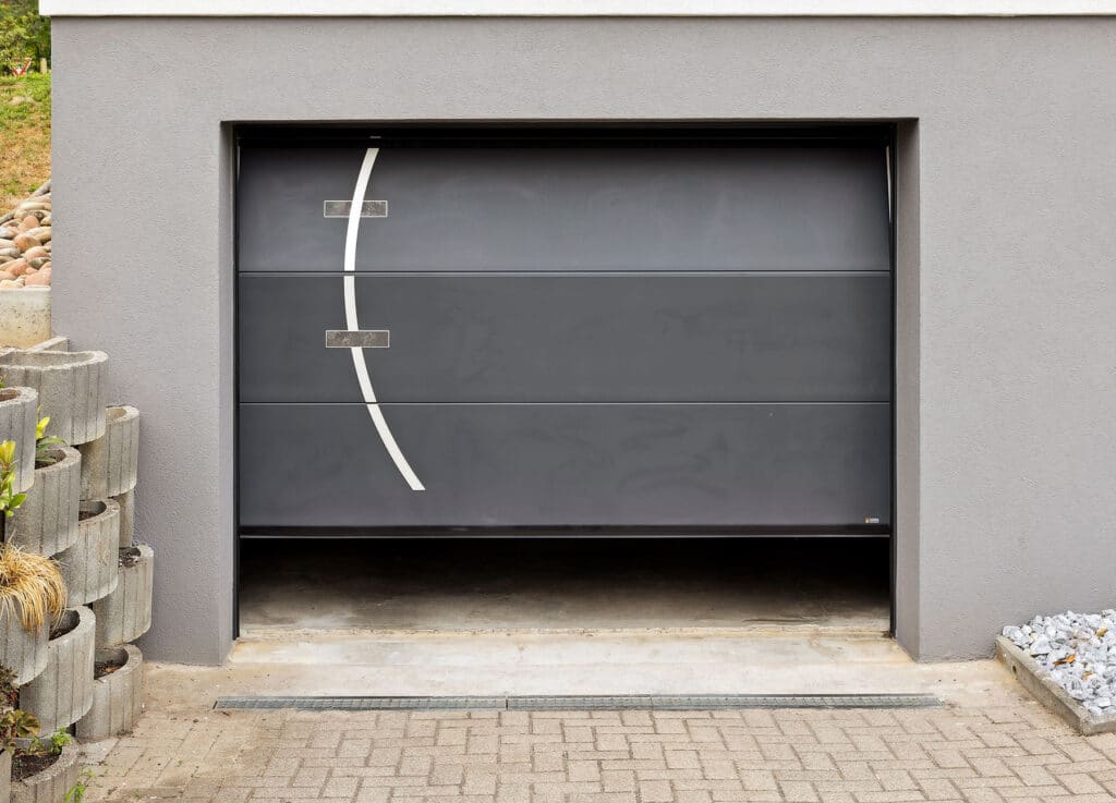 porte de garage-sectionnelle ouverte