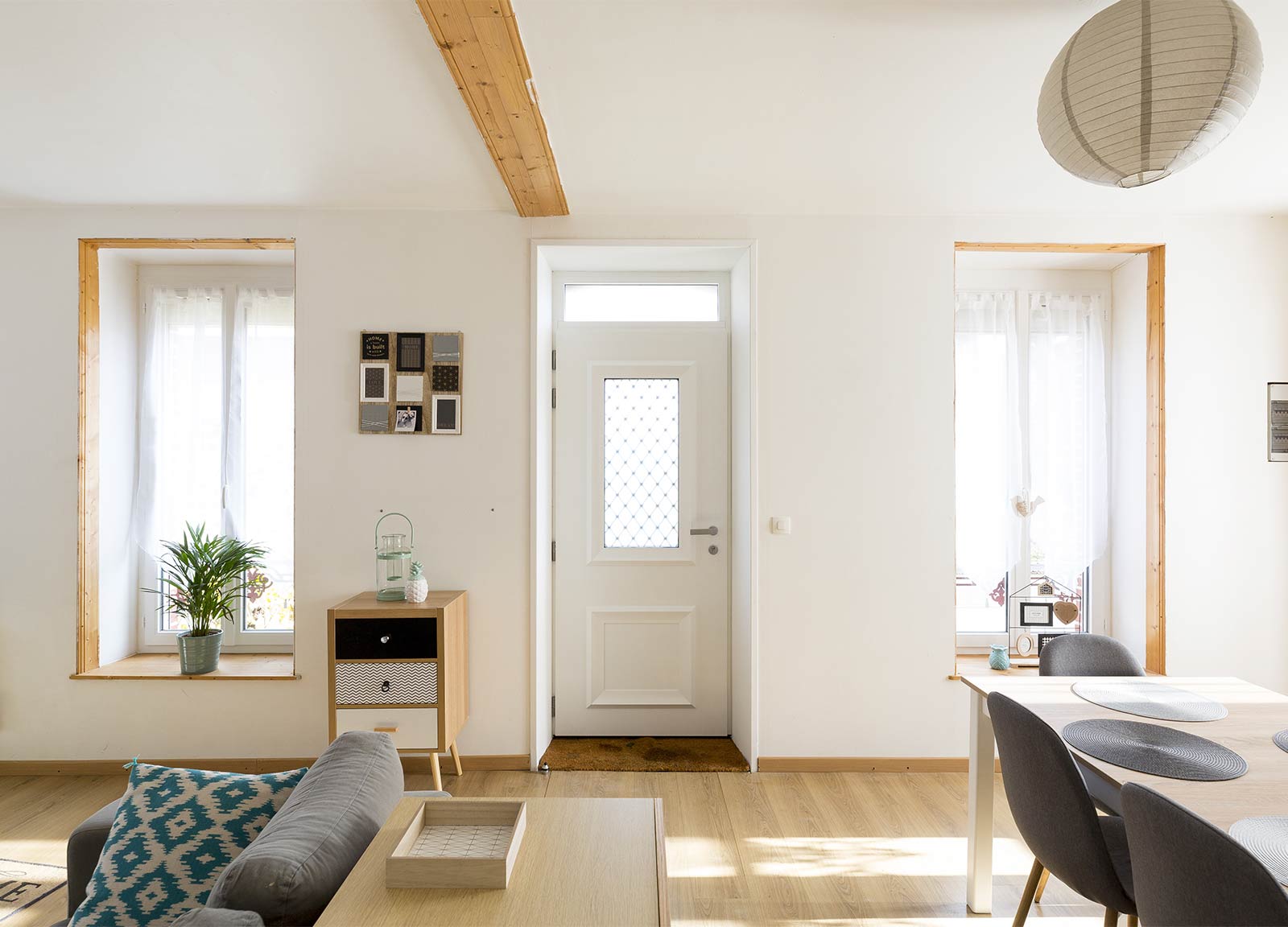 Porte d'entrée isolante. Vue intérieur